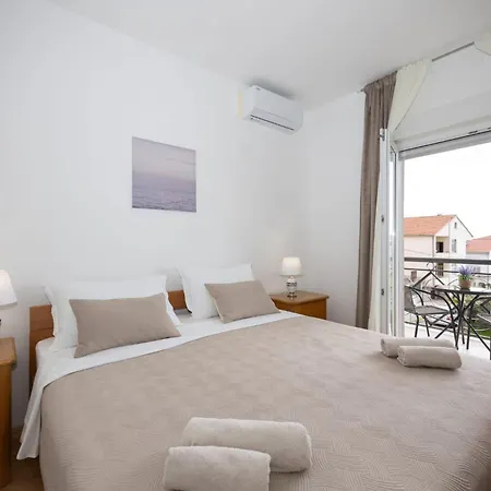 Vinovo Apartman Kastela